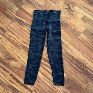 Women’s Spanx Camouflage Leggings sz L